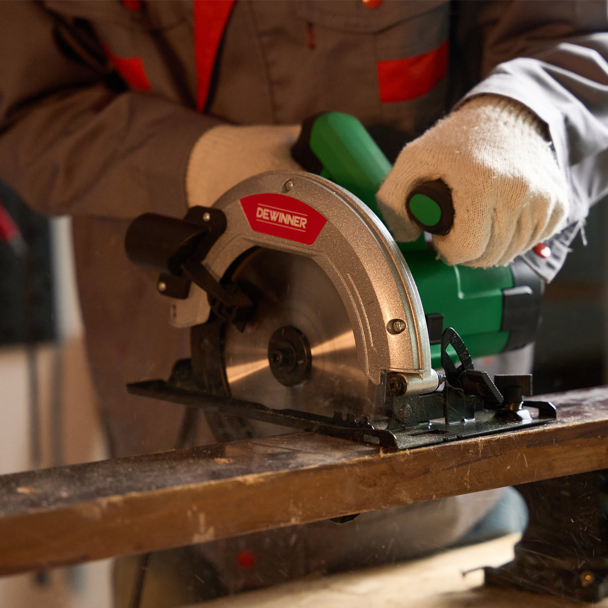 Sierra circular eléctrica DEWINNER
