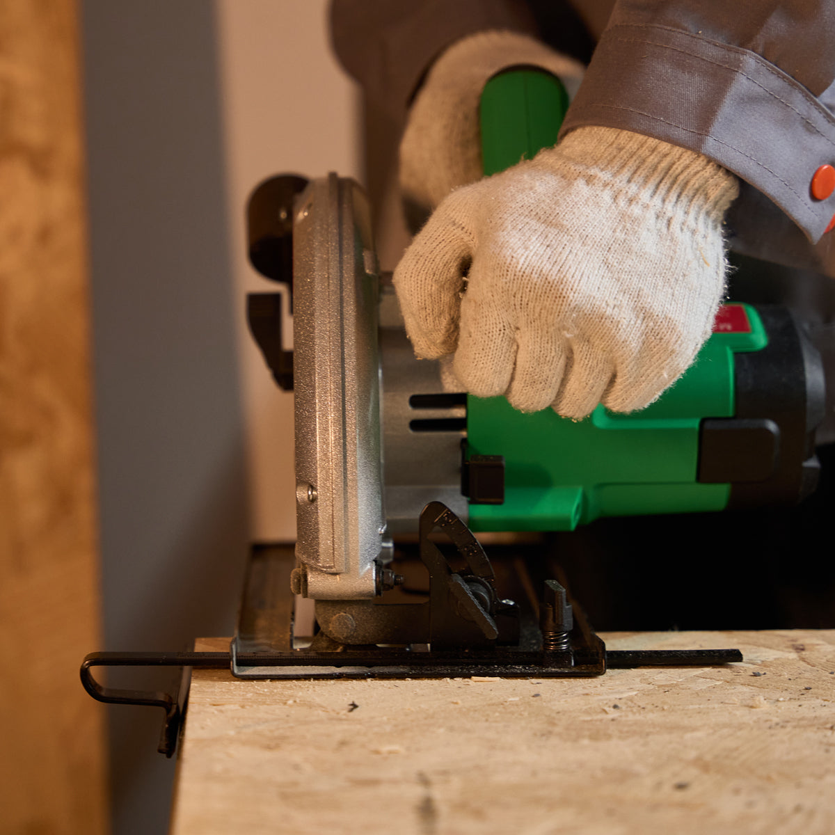 Sierra circular eléctrica DEWINNER